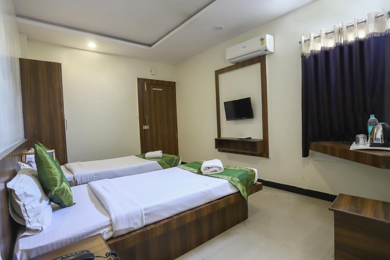 Hotel Ashoka Palace Ujjain Extérieur photo